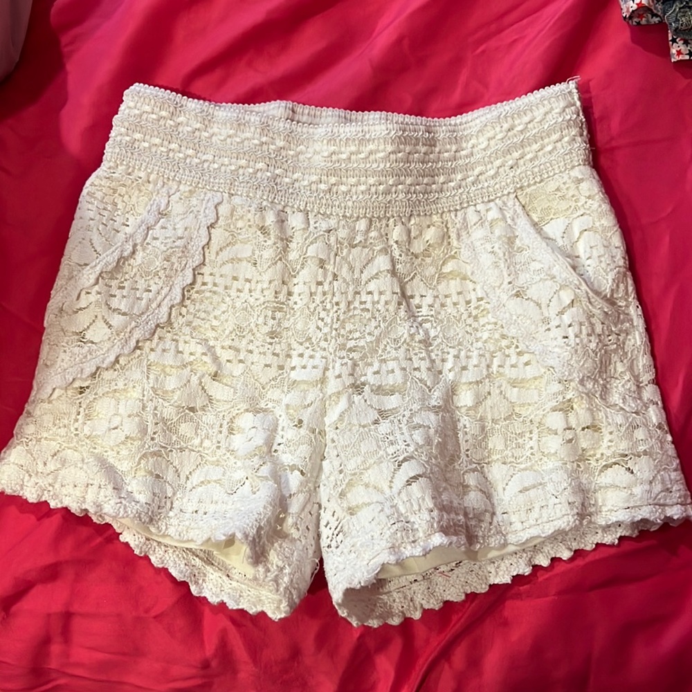 Size 7 girls white shorts.